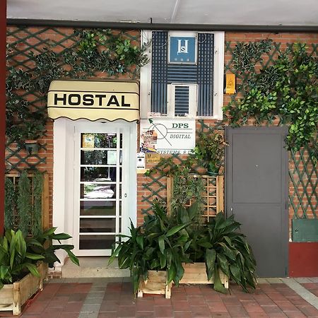 Hostal Tres Cantos Exteriör bild
