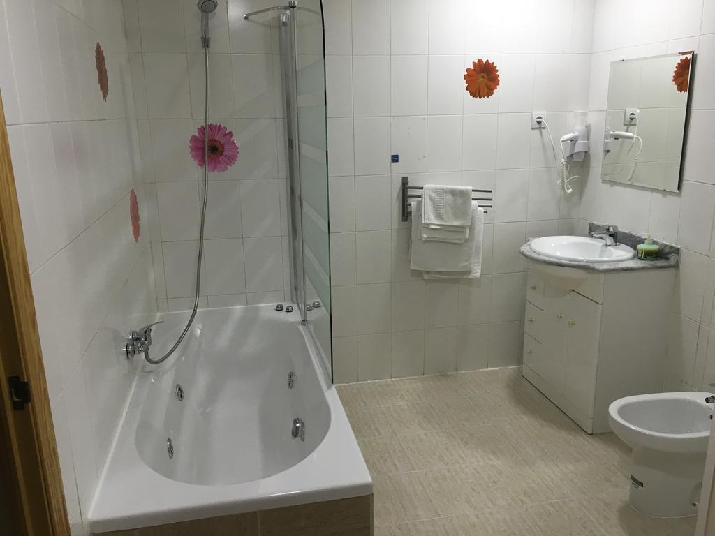 Hostal Tres Cantos Exteriör bild