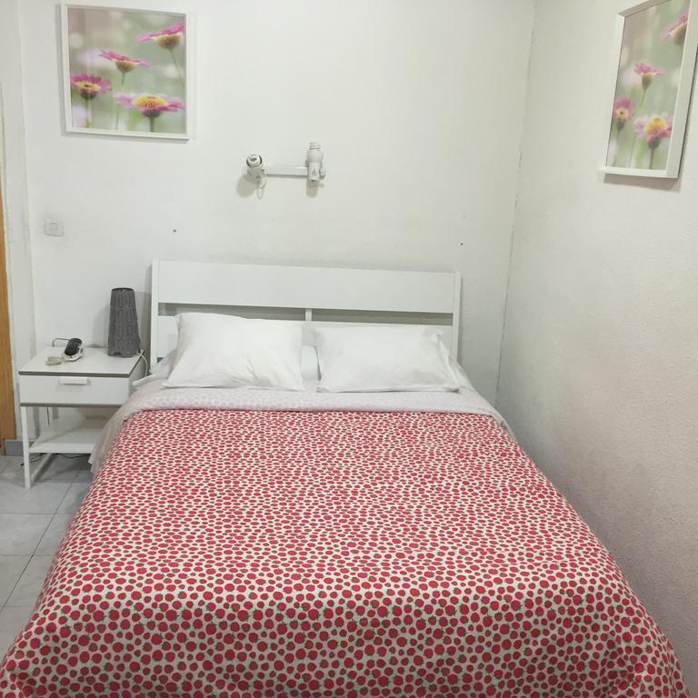 Hostal Tres Cantos Exteriör bild