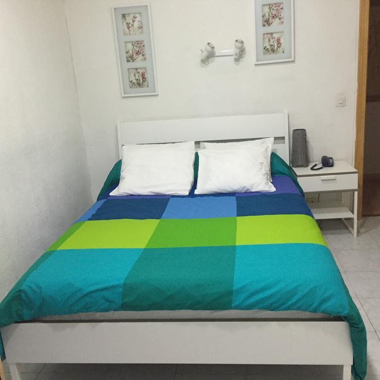 Hostal Tres Cantos Exteriör bild