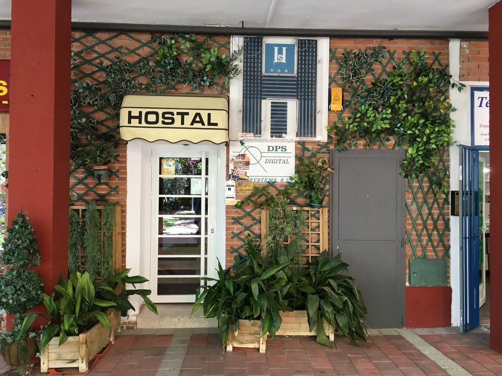 Hostal Tres Cantos Exteriör bild