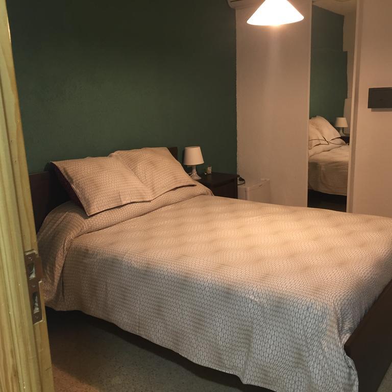 Hostal Tres Cantos Exteriör bild