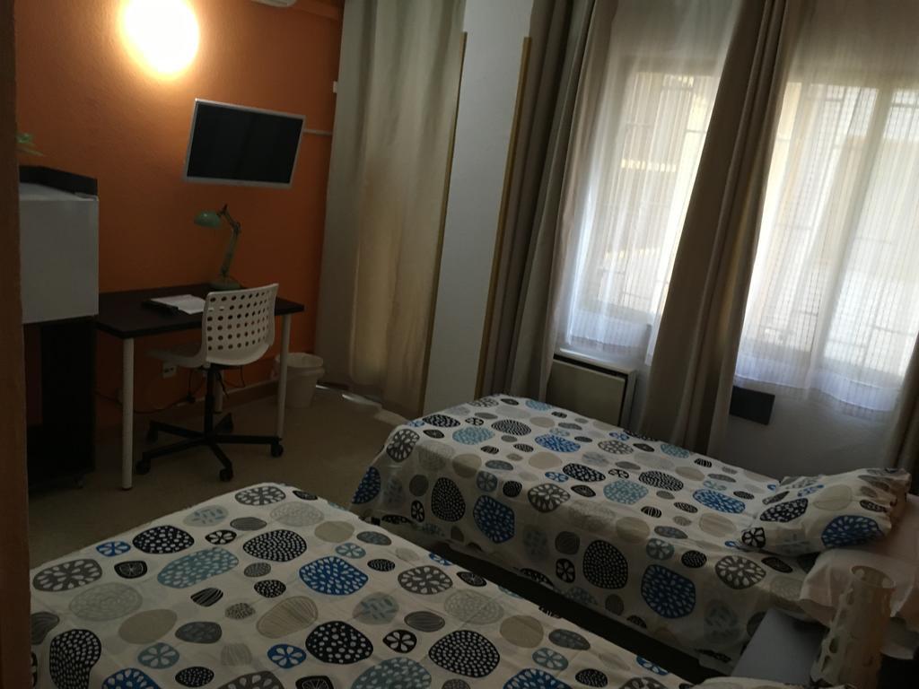 Hostal Tres Cantos Exteriör bild